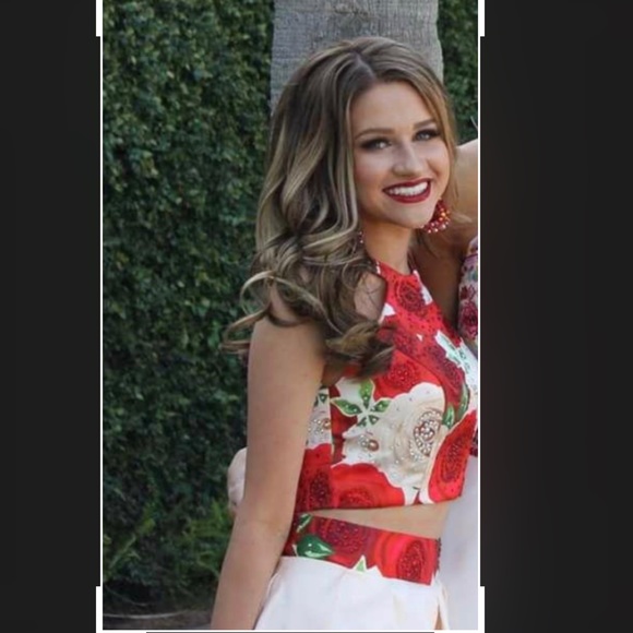 Camille La Vie Two Piece Formal - Picture 3 of 7